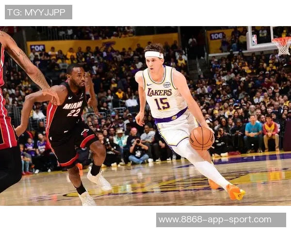 拉拉维亚分享湖人三巨头数据与东契奇里夫斯的精彩表现分析